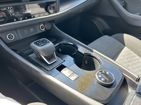 Used 2023 Nissan Rogue SV image 30