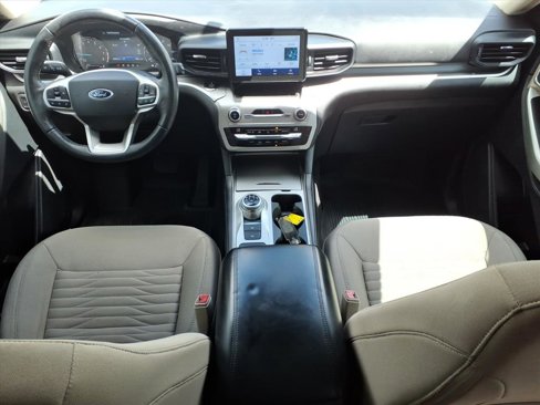Used 2021 Ford Explorer XLT image 16