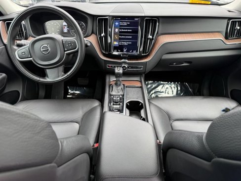 Used 2021 Volvo XC60 T5 Momentum w/ Advanced Package image 12