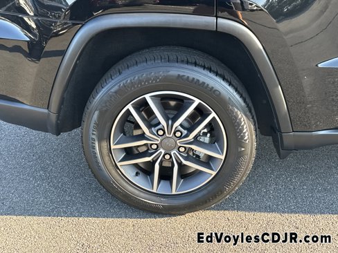 Used 2020 Jeep Grand Cherokee Laredo w/ Laredo X Package image 12