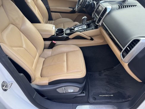 Used 2016 Porsche Cayenne image 8