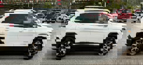Used 2019 Jeep Cherokee Limited image 6