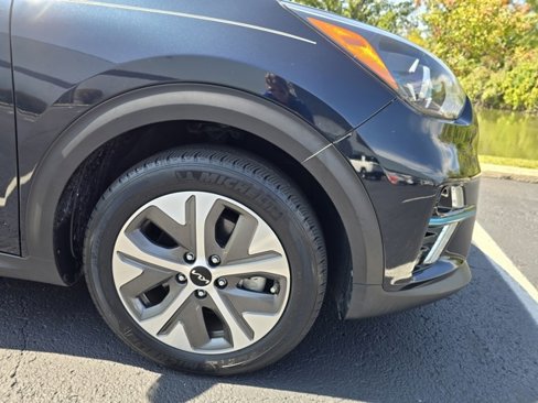 Used 2022 Kia Niro EX Premium image 4