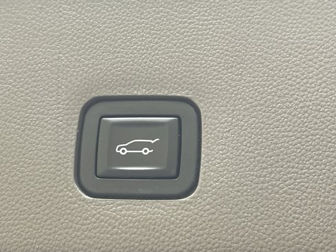 Used 2018 Chevrolet Traverse LT image 21