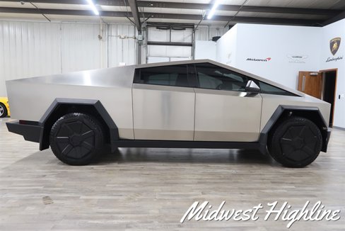 Used 2025 Tesla Cybertruck AWD Crew Cab image 9