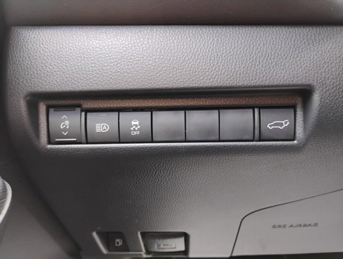 Used 2023 Toyota Venza XLE image 19