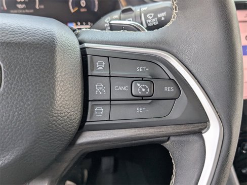 Used 2023 Jeep Grand Cherokee Limited image 25