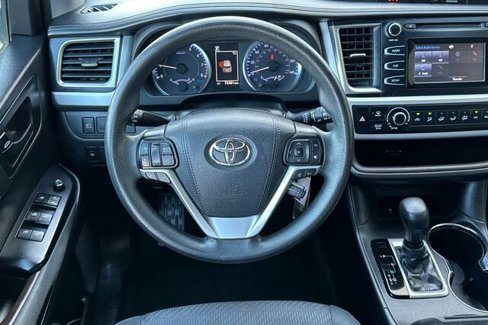 Used 2019 Toyota Highlander LE image 14