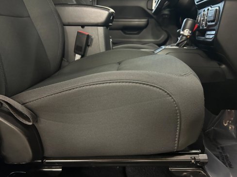 Used 2021 Jeep Wrangler Unlimited Sport image 26