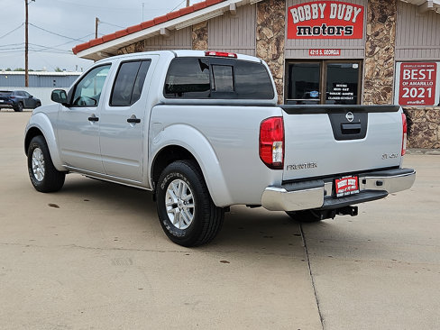 Used 2016 Nissan Frontier SV image 2