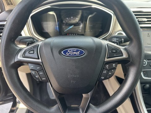 Used 2017 Ford Fusion SE w/ Fusion SE Technology Package image 13