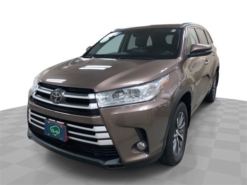 Used 2017 Toyota Highlander XLE image 1