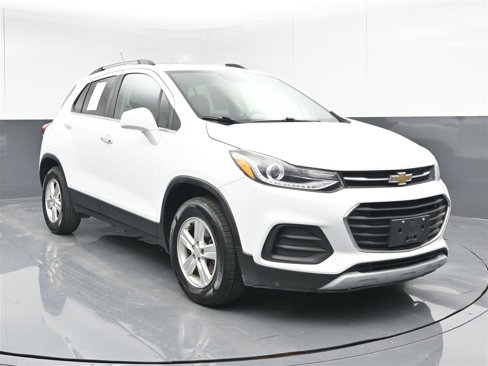 Used 2017 Chevrolet Trax LT w/ Sun & Sound Package image 1