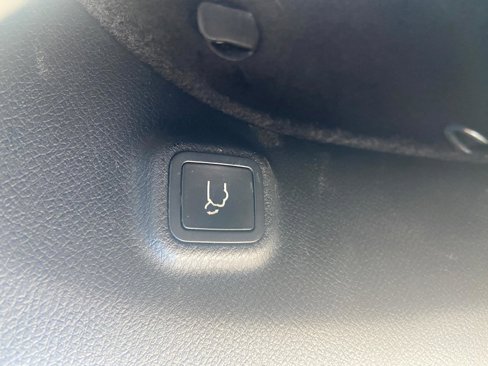Used 2019 Jeep Cherokee Limited w/ Luxury Group image 15