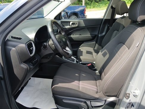 Used 2021 Hyundai Venue SEL w/ Premium Package image 11