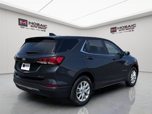 Used 2022 Chevrolet Equinox LT image 2