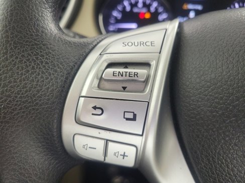 Used 2016 Nissan Rogue SV w/ SV Moonroof Package image 29