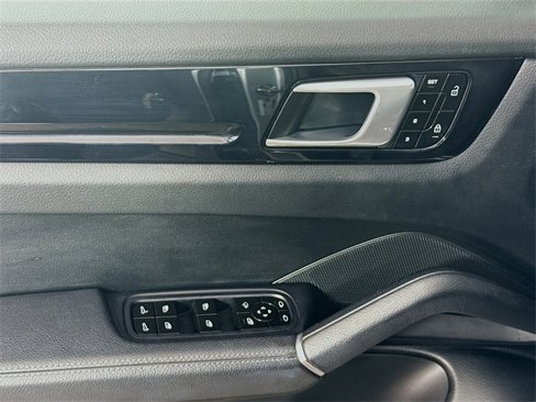 Certified 2019 Porsche Cayenne image 15