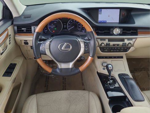 Used 2013 Lexus ES 300h image 11
