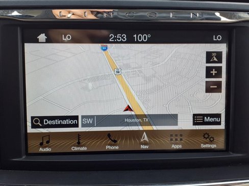 Used 2017 Lincoln Continental Select image 4