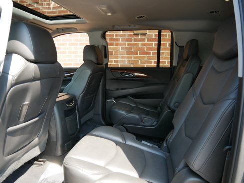 Used 2018 Cadillac Escalade ESV Luxury image 10