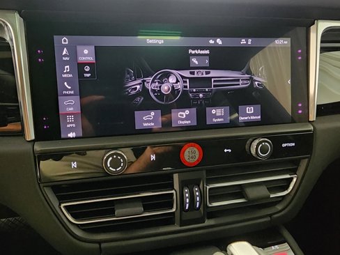 New 2025 Porsche Macan image 12