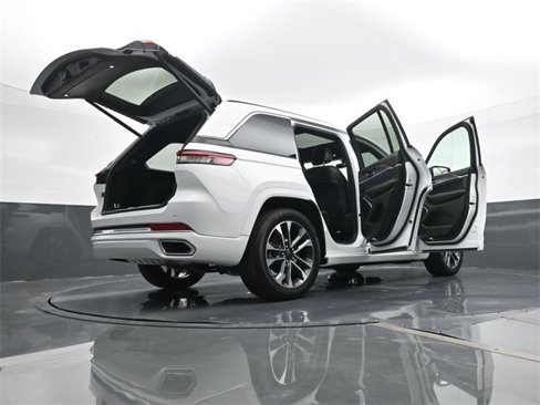 Used 2024 Jeep Grand Cherokee Overland w/ Trailer Tow Package image 29
