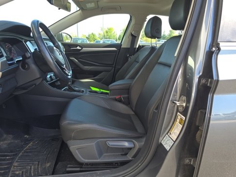 Used 2019 Volkswagen Jetta SE w/ Cold Weather Package image 12