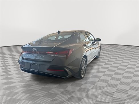 Used 2024 Hyundai Elantra SEL image 11