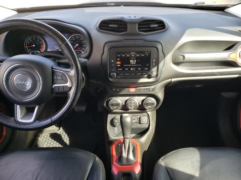 Used 2017 Jeep Renegade Trailhawk w/ Premium Trailhawk Package image 22