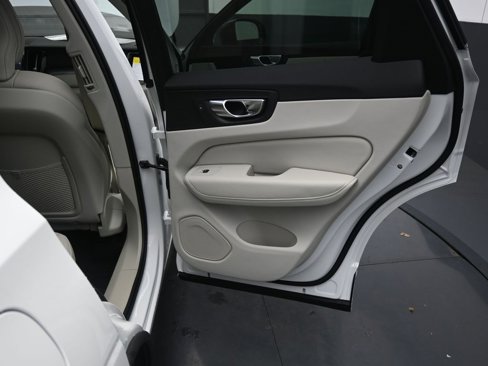 New 2025 Volvo XC60 B5 Core w/ Climate Package image 32