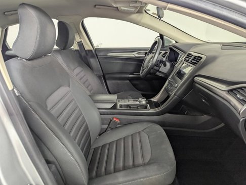 Used 2017 Ford Fusion SE w/ Fusion SE Technology Package image 20