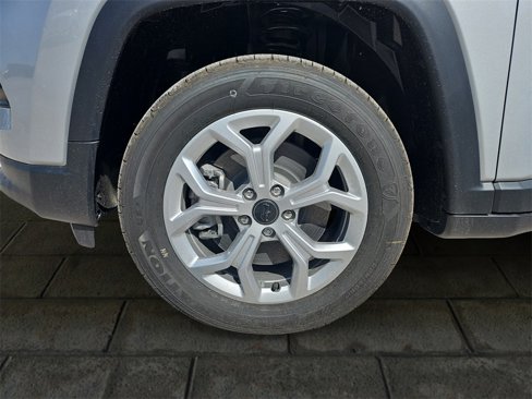 New 2025 Jeep Compass Latitude image 14