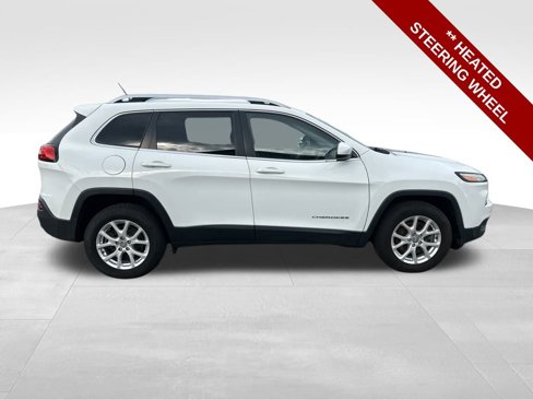 Used 2017 Jeep Cherokee Latitude w/ Cold Weather Group image 9