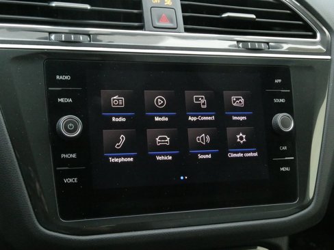 Used 2020 Volkswagen Tiguan SE image 6