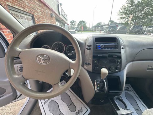 Used 2007 Toyota Sienna CE image 18