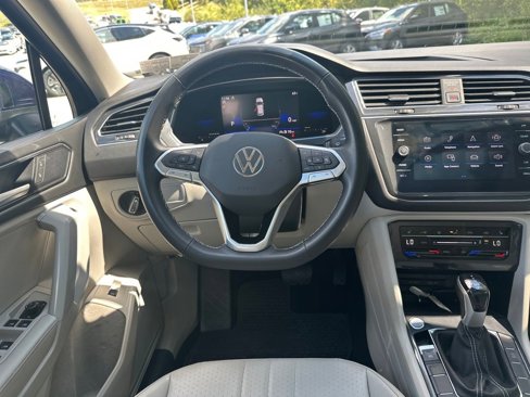Used 2022 Volkswagen Tiguan SE image 13