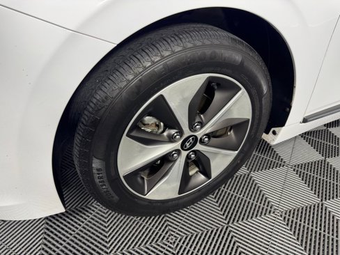 Used 2019 Hyundai Ioniq Limited image 12
