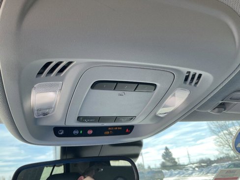 Used 2022 Buick Envision Essence w/ Technology Package I image 17