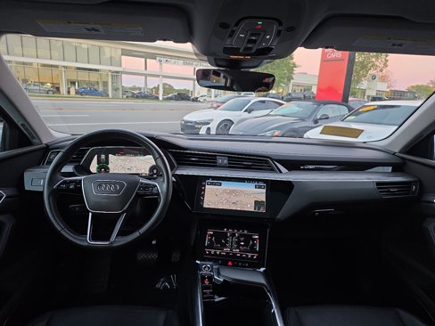 Used 2022 Audi e-tron Premium Plus w/ Premium Plus Package image 53