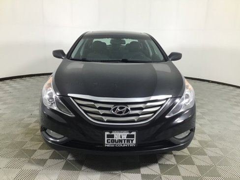 Used 2013 Hyundai Sonata SE w/ Navigation & Sunroof Pkg image 2