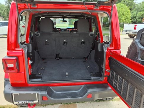 Used 2019 Jeep Wrangler Unlimited Rubicon w/ Steel Bumper Group image 13