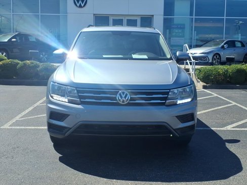 Used 2020 Volkswagen Tiguan SE w/ Panoramic Sunroof Package image 2