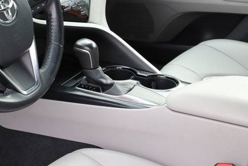 Used 2020 Toyota Camry SE image 12