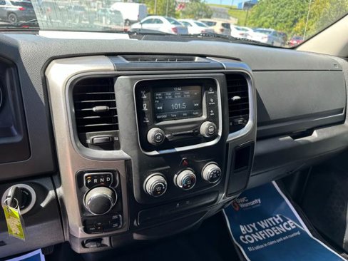 Used 2019 RAM 1500 Classic SLT image 18