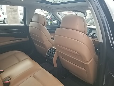 Used 2011 BMW 750i xDrive image 41