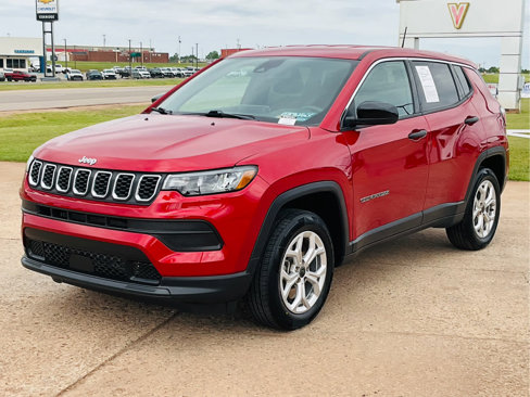 Used 2025 Jeep Compass Sport image 3