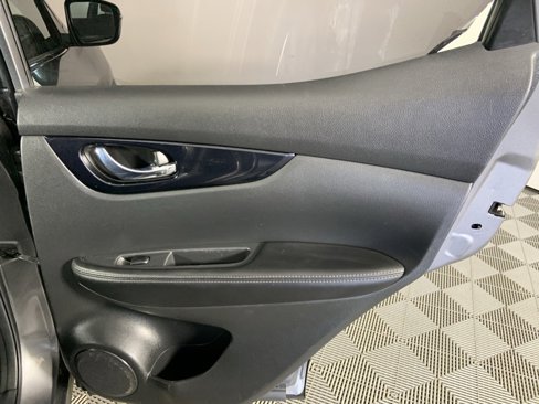 Used 2020 Nissan Rogue Sport SV image 24
