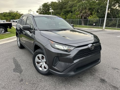 Used 2019 Toyota RAV4 LE image 2