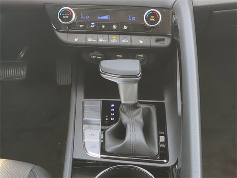 Used 2023 Hyundai Elantra Limited w/ Preferred Accessory Package image 17